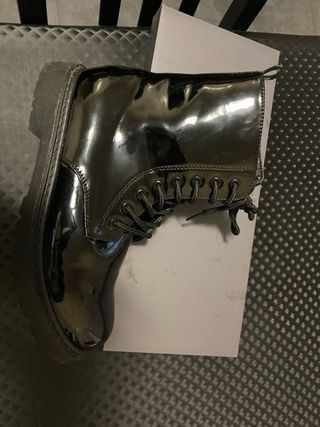 Botas charol negras