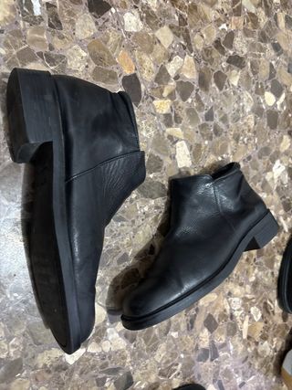 Botines negros de cuero