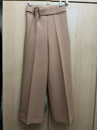 Pantalones anchos marrones con cinturón
