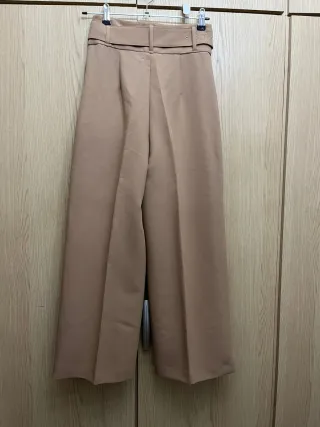 Pantalones anchos marrones con cinturón