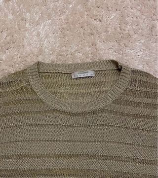 Jersey dorado con rayas brillantes