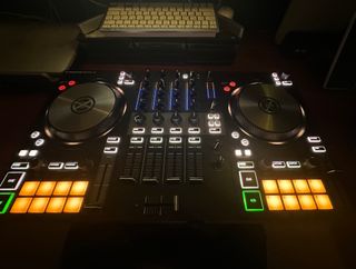 Controlador DJ Traktor Kontrol S3
