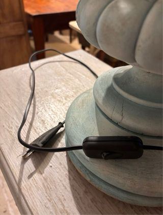 Pie de lámpara madera tallada