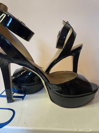 Sandali Guess neri tacco alto plateau