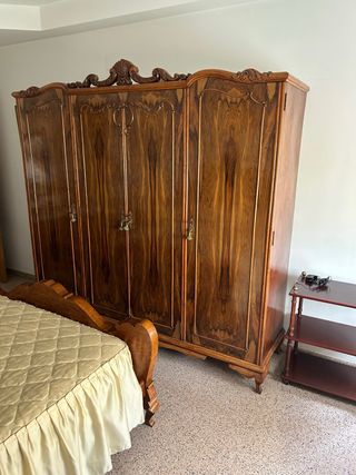 Armario de 4 puertas de madera