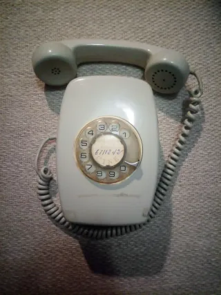 Teléfono antiguo de pared
