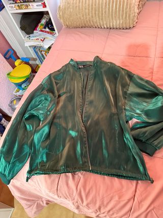 Chaqueta Zara verde brillante