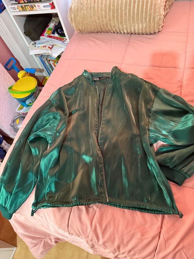 Chaqueta Zara verde brillante
