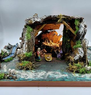 Presepe artigianale unico con illuminazione