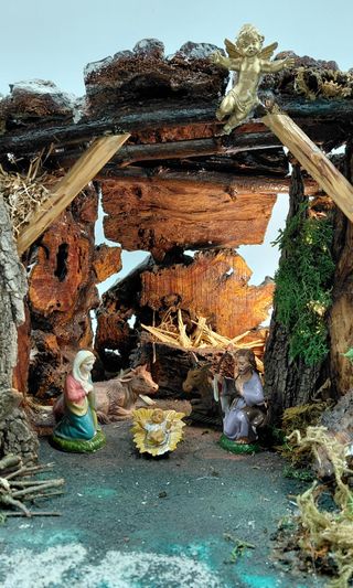 Presepe artigianale unico con illuminazione