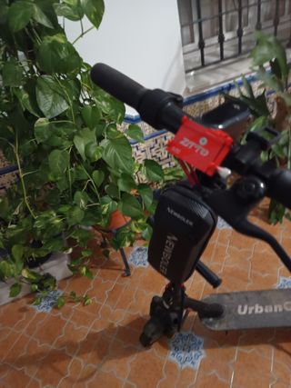 Patinete Eléctrico con Soporte Móvil