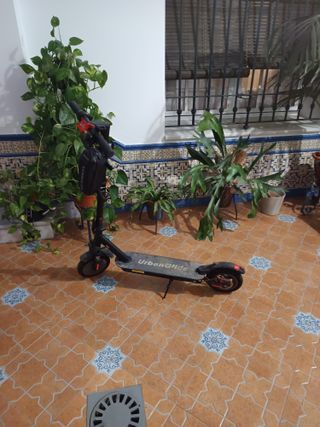 Patinete Eléctrico con Soporte Móvil