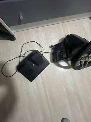 Volante PS4 con pedales