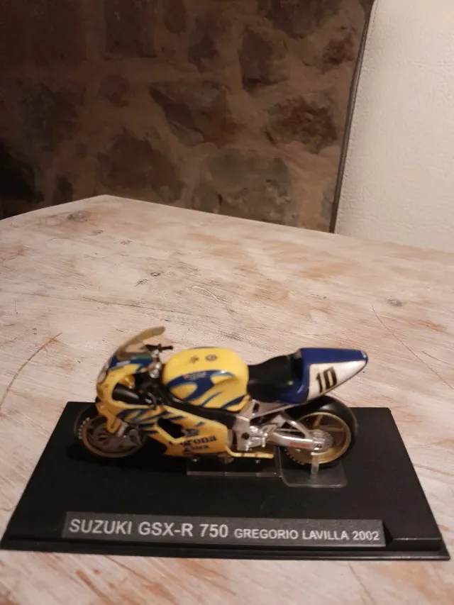 Suzuki GSX-R 750 Gregorio Lavilla 2002