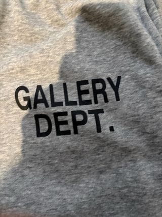 Pantaloni Gallery Dept. grigi con macchie