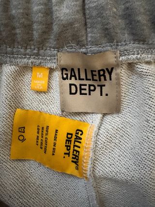 Pantaloni Gallery Dept. grigi con macchie