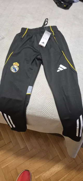 Chandal Real Madrid niño color negro