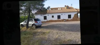 Casa rural con 4 hectárea...en muy buena