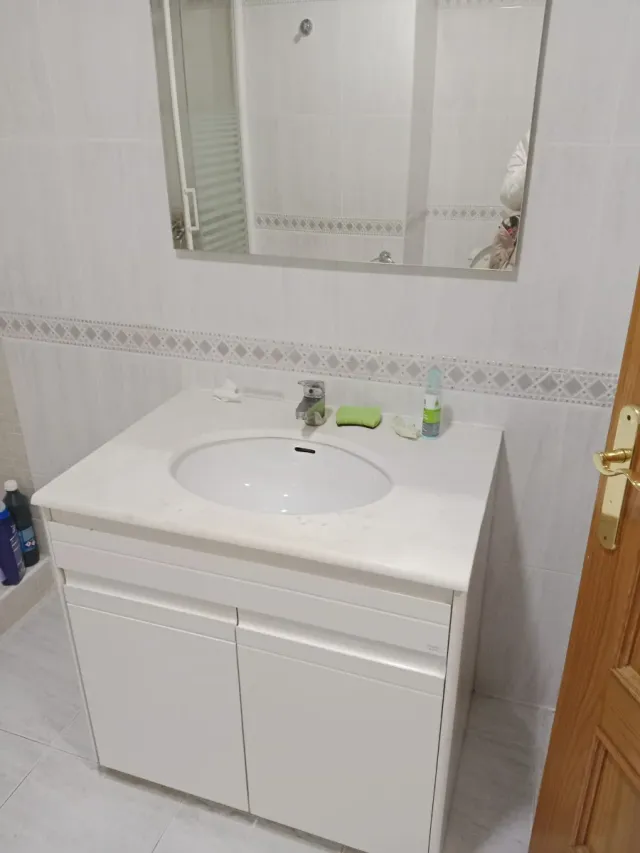 Lavabo con mueble de baño