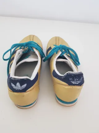 Zapatillas Adidas Oro y Azules, vintage