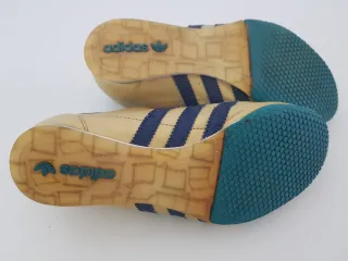 Zapatillas Adidas Oro y Azules, vintage