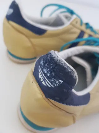 Zapatillas Adidas Oro y Azules, vintage