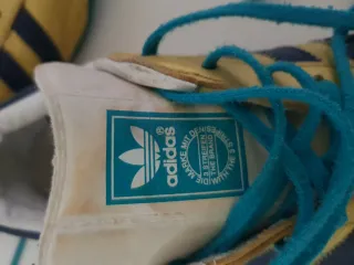 Zapatillas Adidas Oro y Azules, vintage