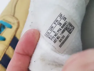 Zapatillas Adidas Oro y Azules, vintage