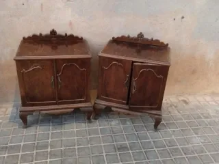 Coppia di comodini in legno antico