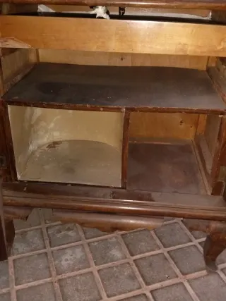 Coppia di comodini in legno antico