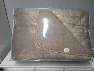 Edredom de borrego bege com brilho