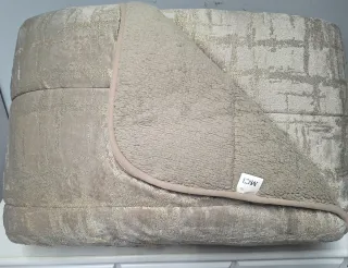 Edredom de borrego bege com brilho