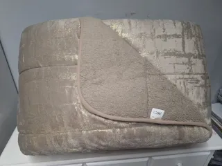 Edredom de borrego bege com brilho