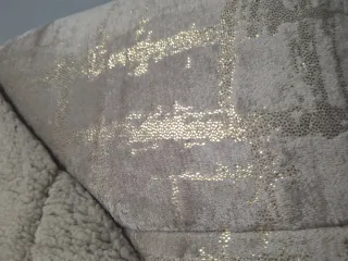 Edredom de borrego bege com brilho