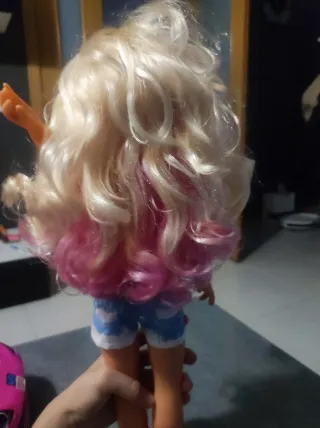 Nancy y Coche Rosa con Patines