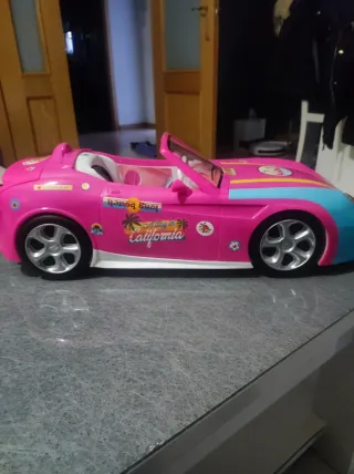 Nancy y Coche Rosa con Patines