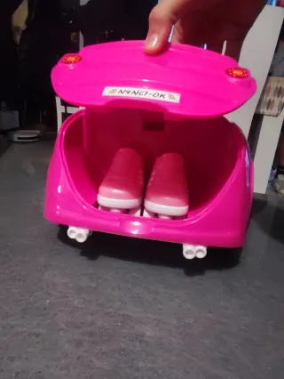 Nancy y Coche Rosa con Patines