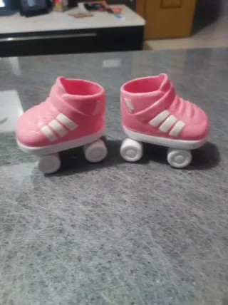 Nancy y Coche Rosa con Patines