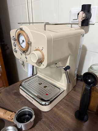 Cafetera Semiautomática Beige