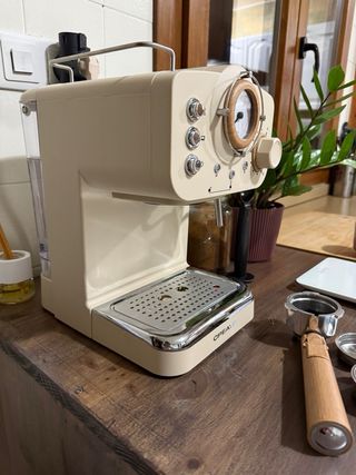 Cafetera Semiautomática Beige
