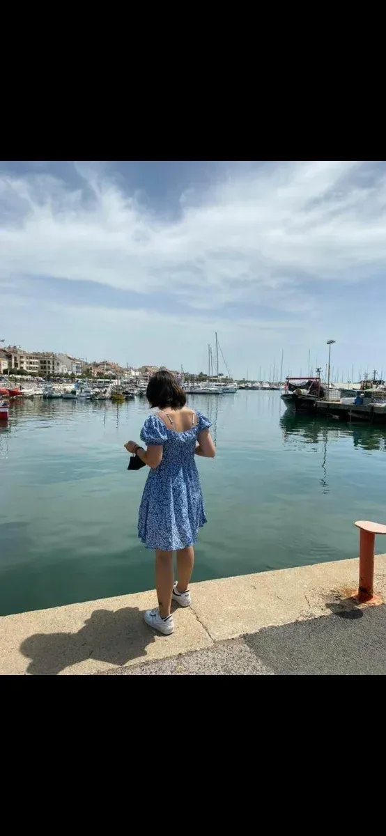 Vestido azul con florecitas