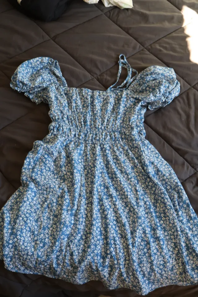 Vestido azul con florecitas