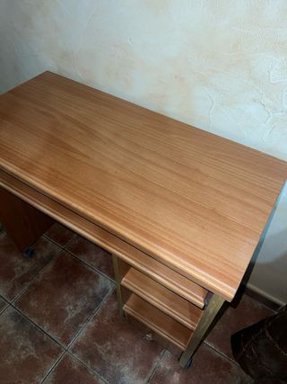 Escritorio PC madera con bandeja