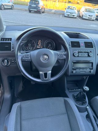 Volkswagen Touran 2011