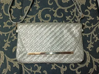 Bolso de fiesta plateado elegante