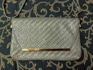 Bolso de fiesta plateado elegante