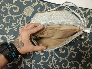 Bolso de fiesta plateado elegante