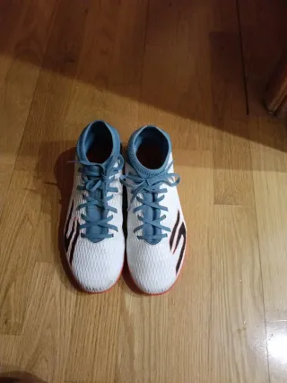 Botas fútbol sala Skechers niño T36