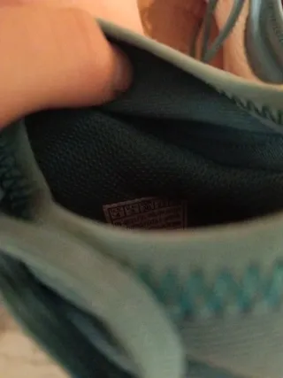 Botas fútbol sala Skechers niño T36