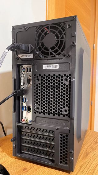 Ordenador de sobremesa completo con garantía.